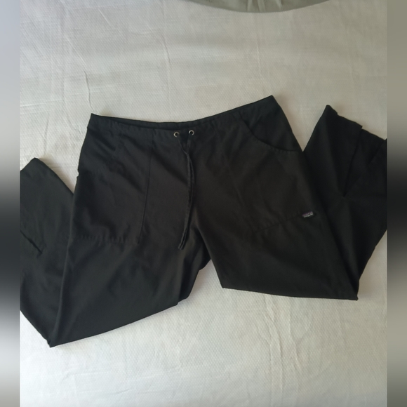 Patagonia Pants - Patagonia Women's Black Hiking Pants Size 10  pantlegs.